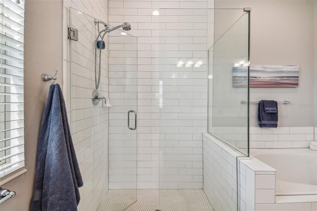 Activo con contrato: $725,000 (4 camas, 4 baños, 2967 Pies cuadrados)