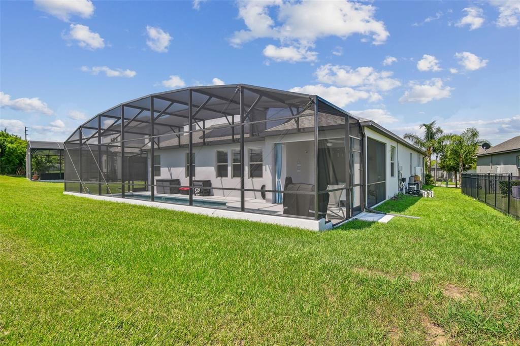 Activo con contrato: $725,000 (4 camas, 4 baños, 2967 Pies cuadrados)