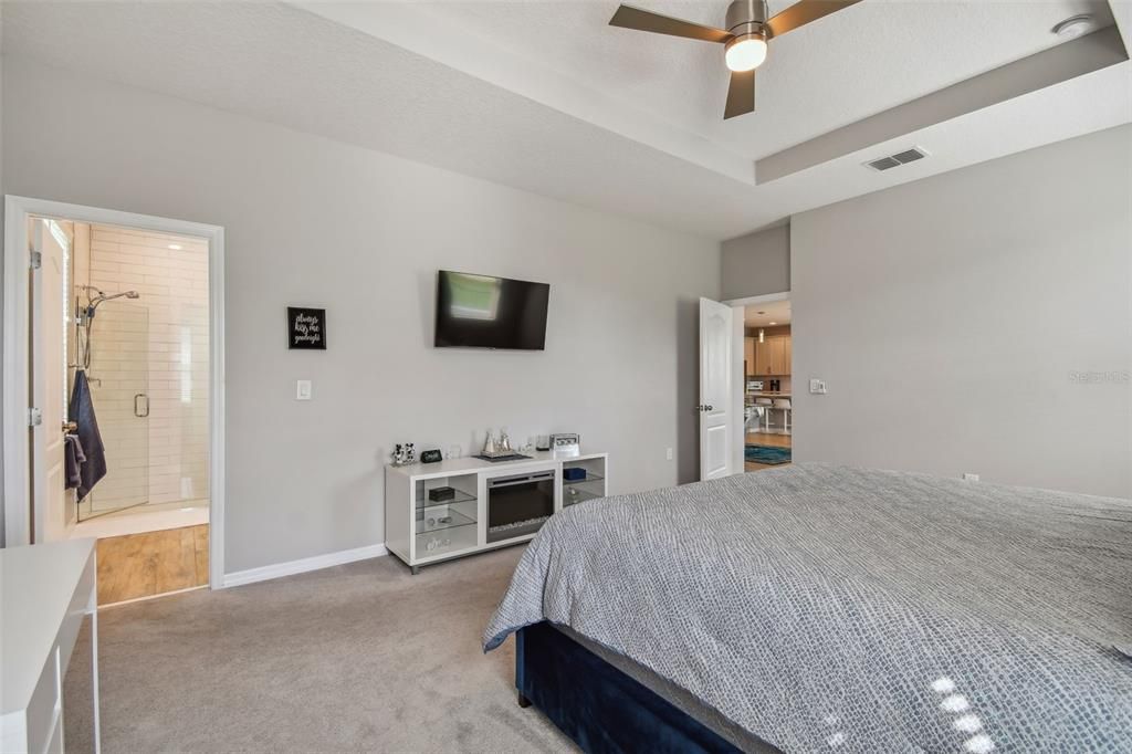 Activo con contrato: $725,000 (4 camas, 4 baños, 2967 Pies cuadrados)