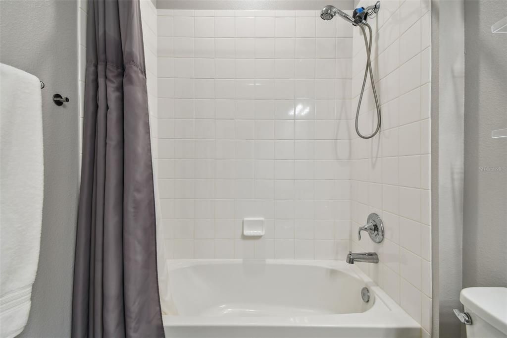 Activo con contrato: $725,000 (4 camas, 4 baños, 2967 Pies cuadrados)
