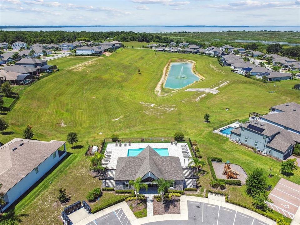 Activo con contrato: $725,000 (4 camas, 4 baños, 2967 Pies cuadrados)