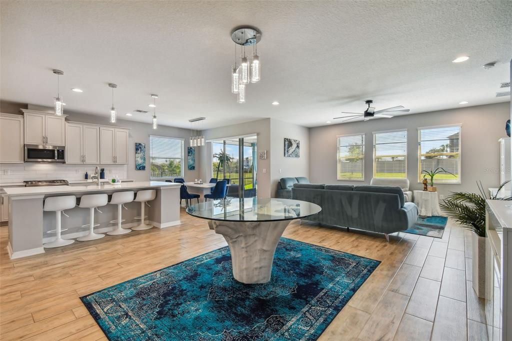 Activo con contrato: $725,000 (4 camas, 4 baños, 2967 Pies cuadrados)
