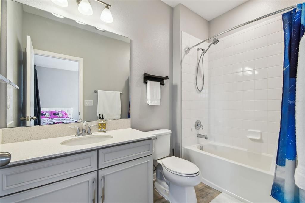 Activo con contrato: $725,000 (4 camas, 4 baños, 2967 Pies cuadrados)
