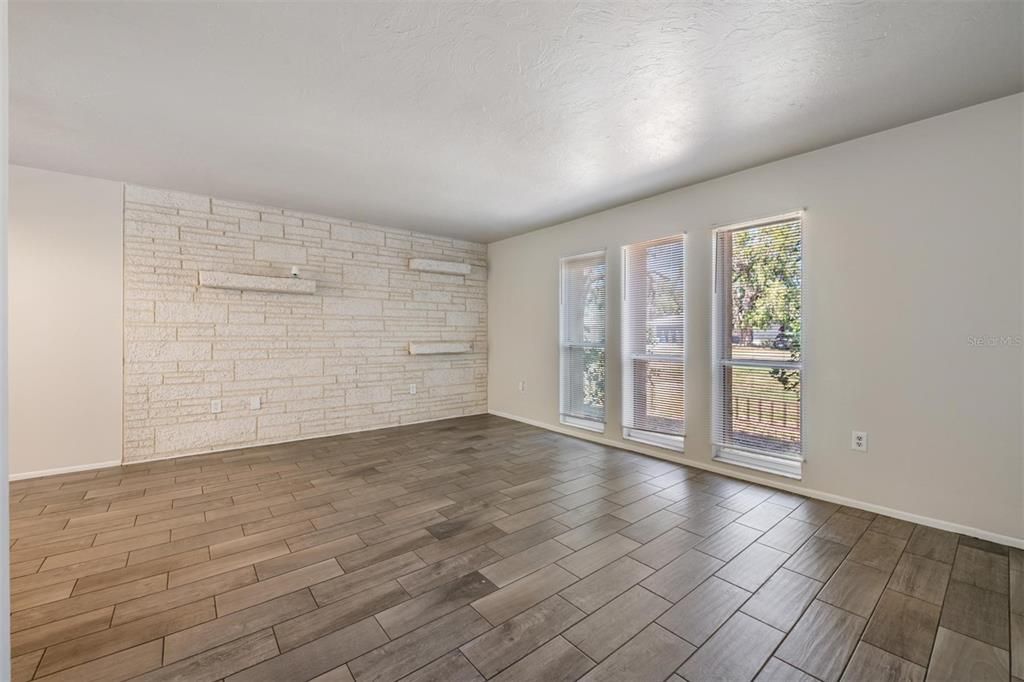 For Sale: $392,500 (3 beds, 2 baths, 1614 Square Feet)