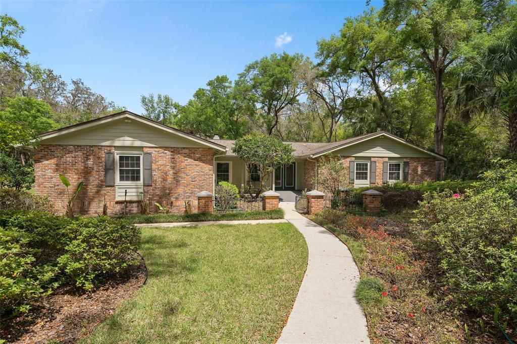 Recently Sold: $869,000 (4 beds, 2 baths, 2834 Square Feet)