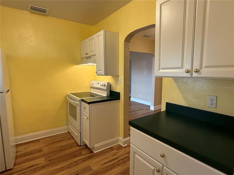 Activo con contrato: $348,500 (3 camas, 2 baños, 1283 Pies cuadrados)