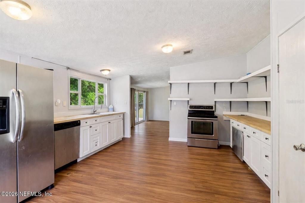 For Sale: $289,000 (3 beds, 2 baths, 1488 Square Feet)