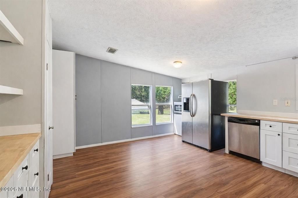 For Sale: $289,000 (3 beds, 2 baths, 1488 Square Feet)