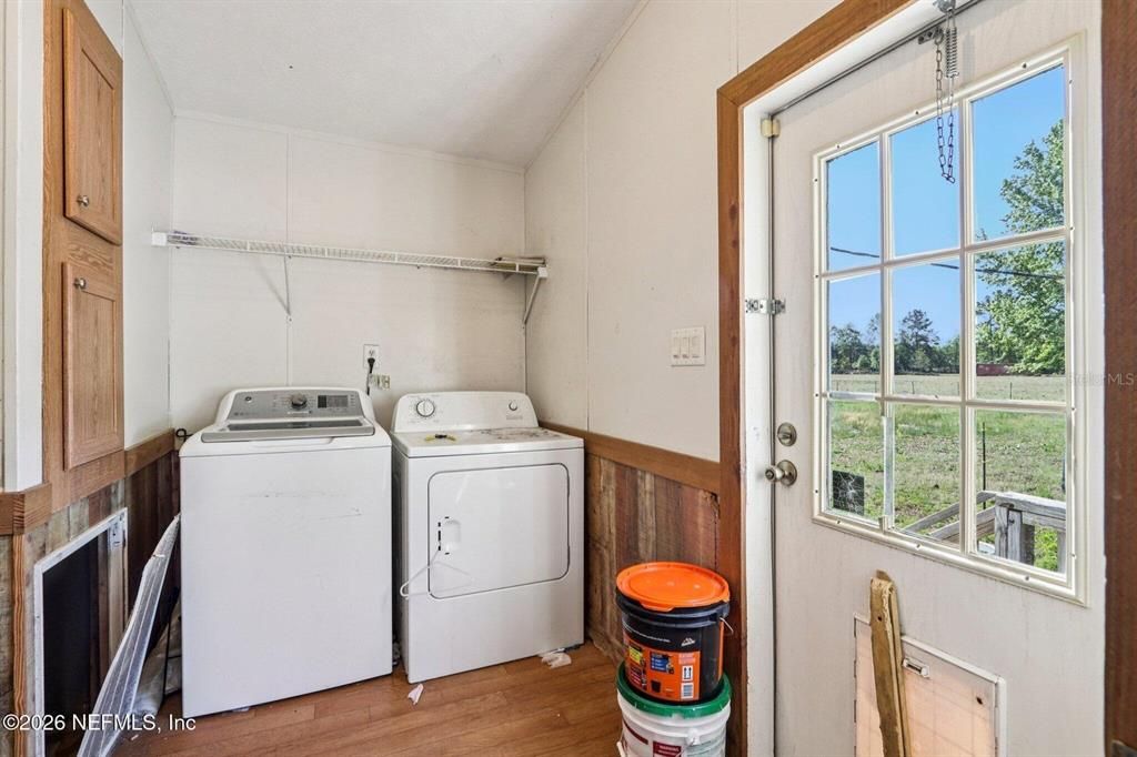 For Sale: $289,000 (3 beds, 2 baths, 1488 Square Feet)