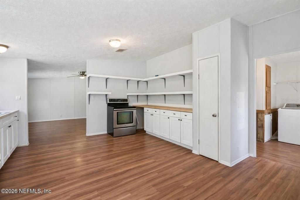 For Sale: $289,000 (3 beds, 2 baths, 1488 Square Feet)