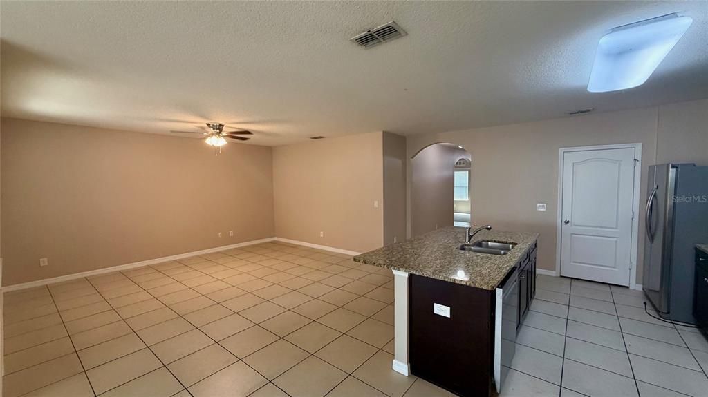 For Rent: $2,095 (3 beds, 2 baths, 1690 Square Feet)