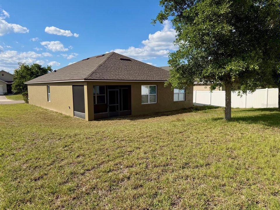 For Rent: $2,095 (3 beds, 2 baths, 1690 Square Feet)