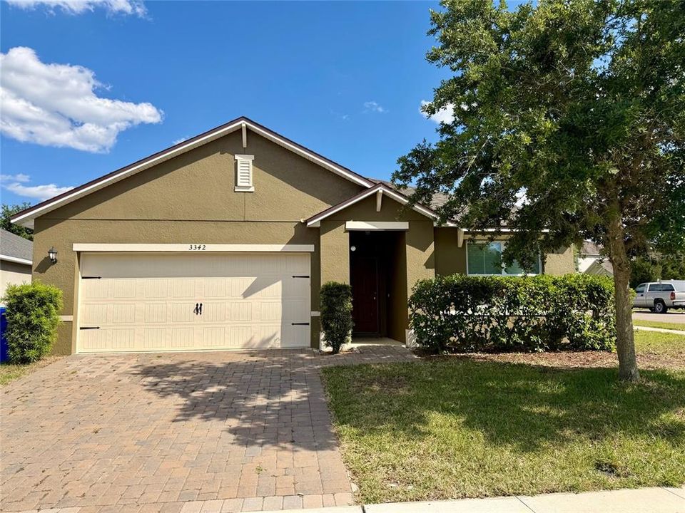 For Rent: $2,095 (3 beds, 2 baths, 1690 Square Feet)