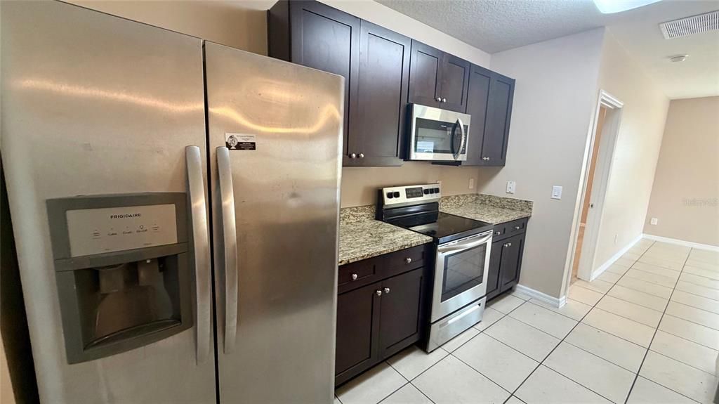 For Rent: $2,095 (3 beds, 2 baths, 1690 Square Feet)