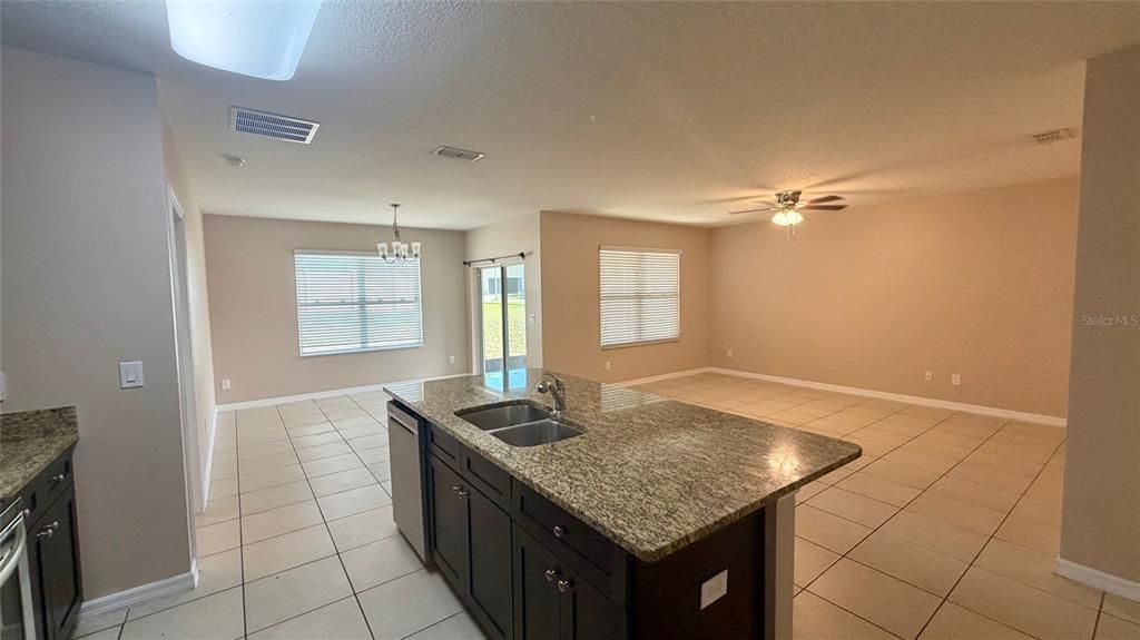 For Rent: $2,095 (3 beds, 2 baths, 1690 Square Feet)