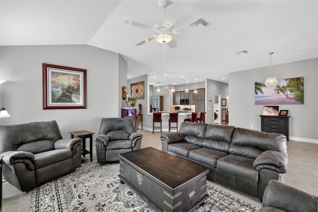 En Venta: $625,000 (4 camas, 3 baños, 2296 Pies cuadrados)