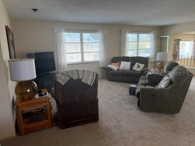 For Sale: $200,000 (2 beds, 2 baths, 1375 Square Feet)