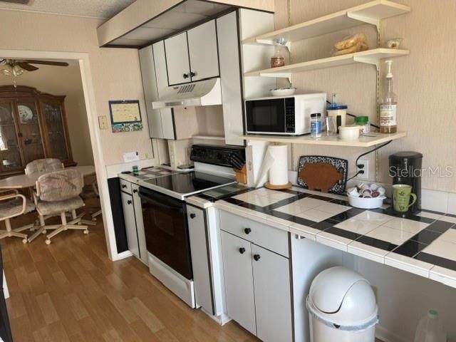 For Sale: $200,000 (2 beds, 2 baths, 1375 Square Feet)