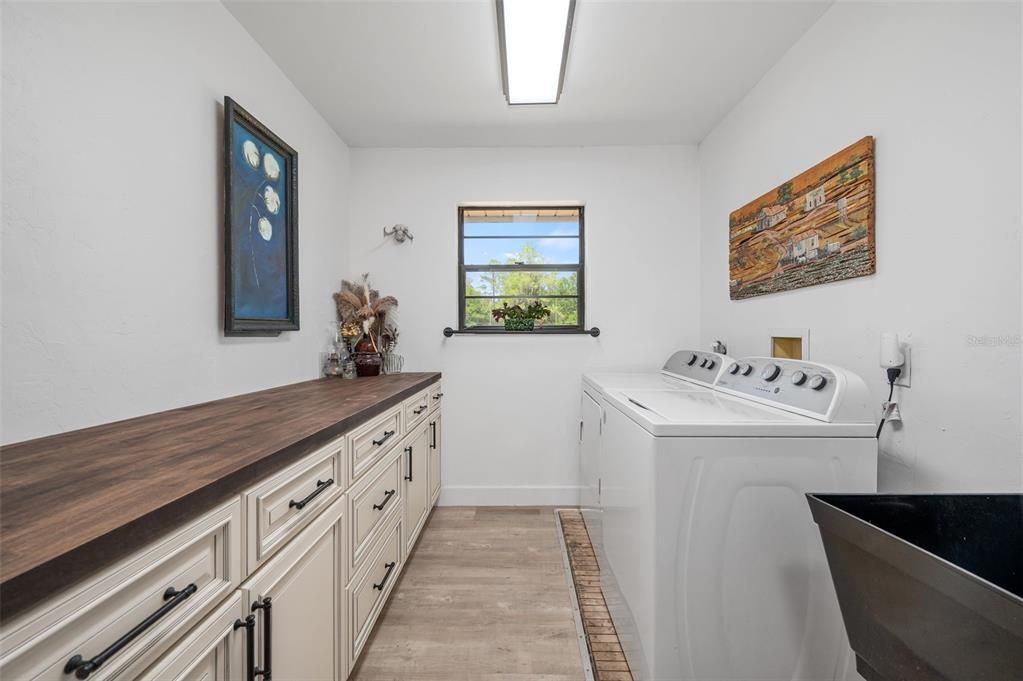 Active With Contract: $649,900 (3 beds, 2 baths, 2475 Square Feet)