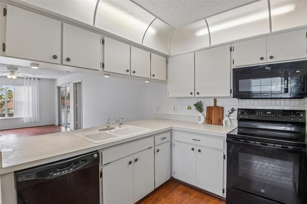 En Venta: $117,500 (2 camas, 2 baños, 1103 Pies cuadrados)