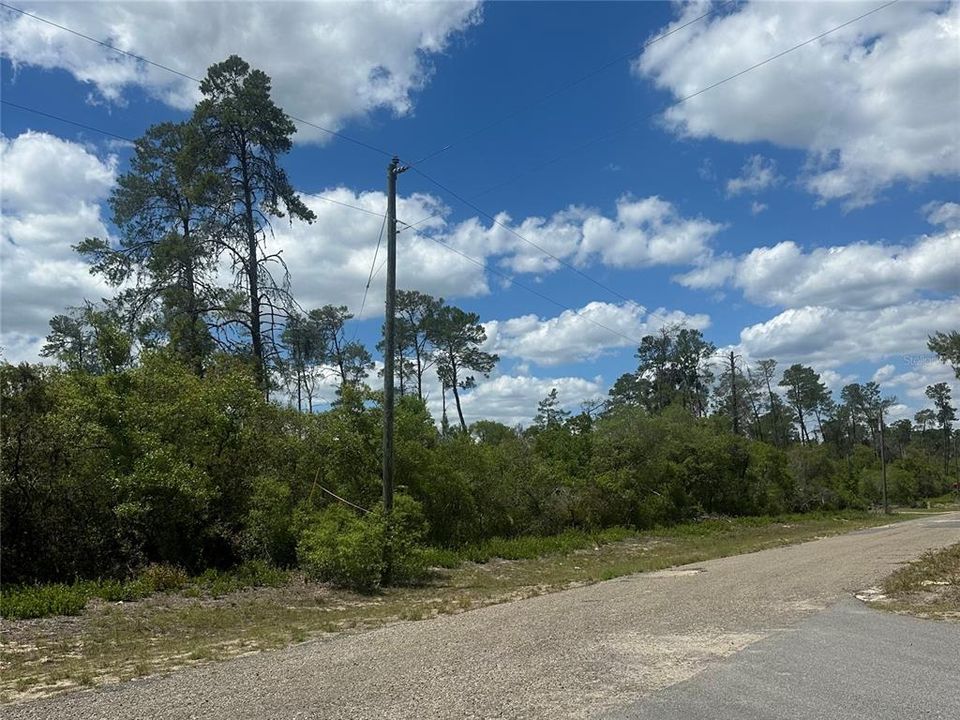 合同活跃: $24,000 (0.50 acres)