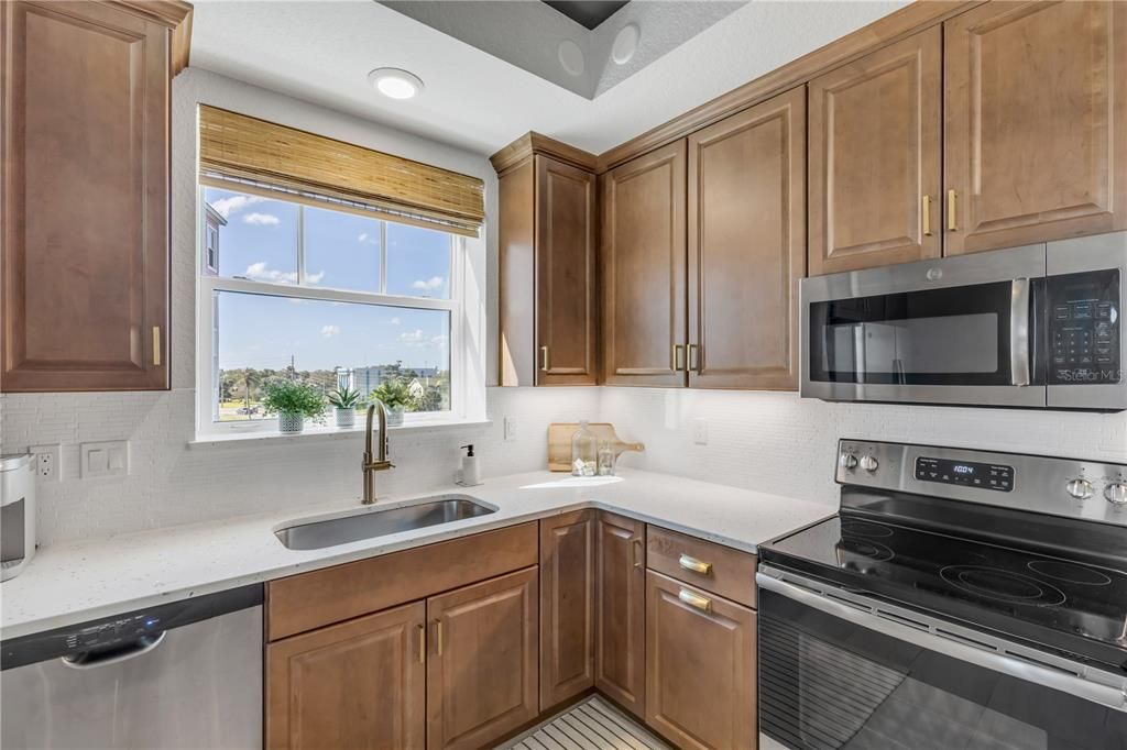 Active With Contract: $649,900 (3 beds, 2 baths, 1773 Square Feet)