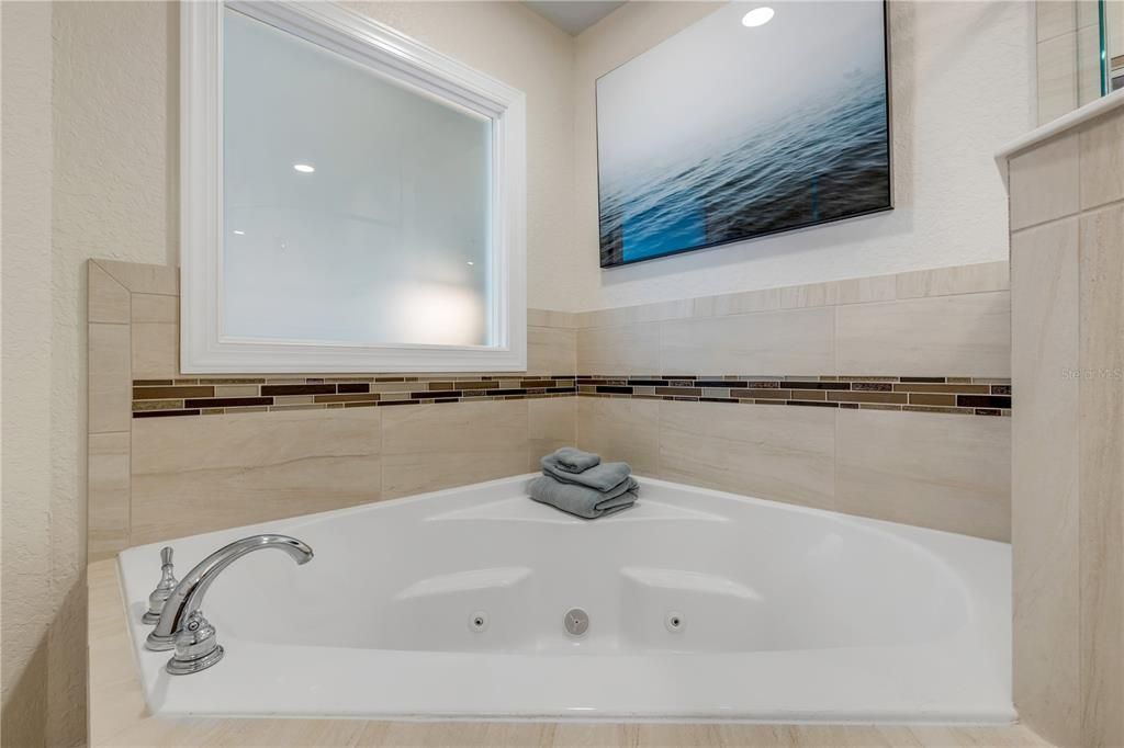 Active With Contract: $649,900 (3 beds, 2 baths, 1773 Square Feet)