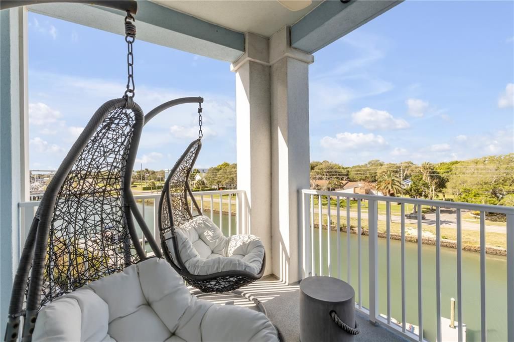 Active With Contract: $649,900 (3 beds, 2 baths, 1773 Square Feet)