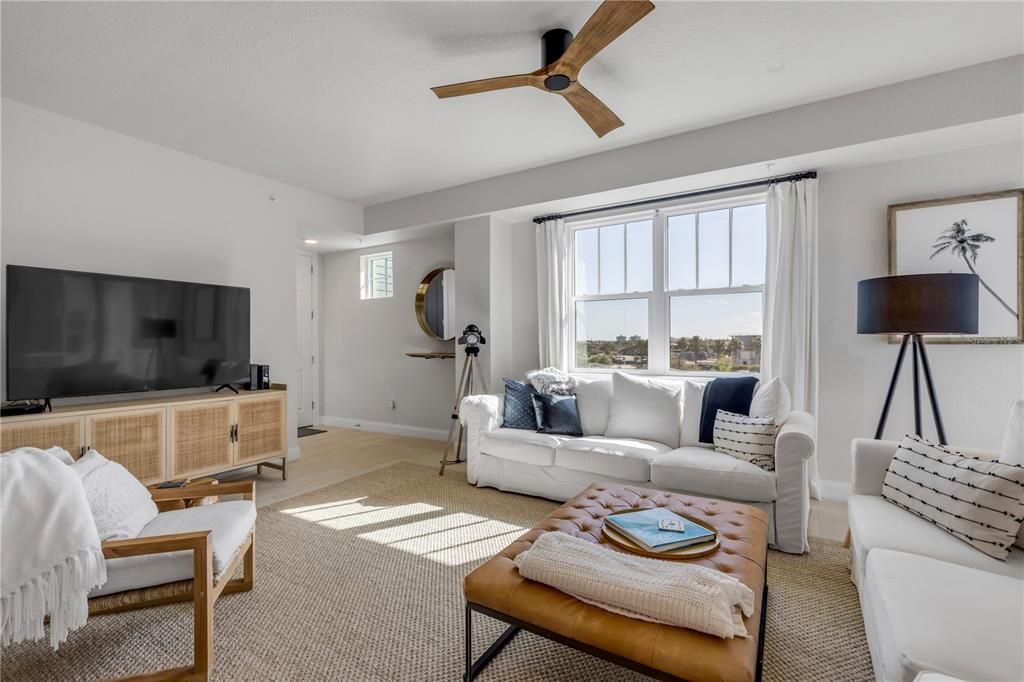Active With Contract: $649,900 (3 beds, 2 baths, 1773 Square Feet)