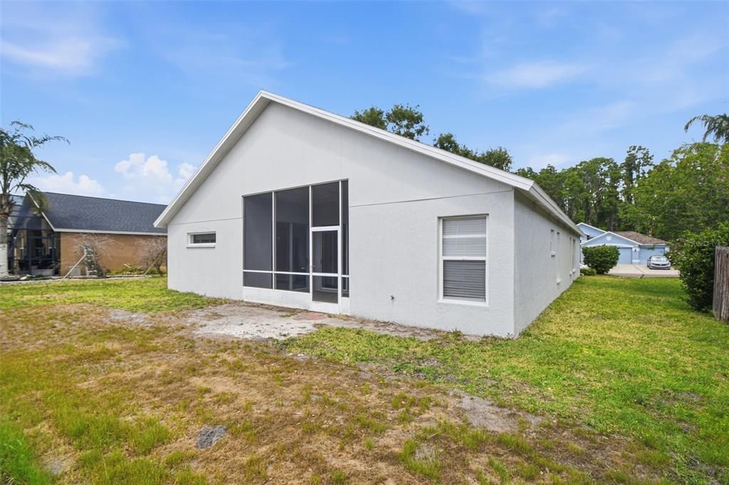 Activo con contrato: $374,900 (4 camas, 2 baños, 2060 Pies cuadrados)