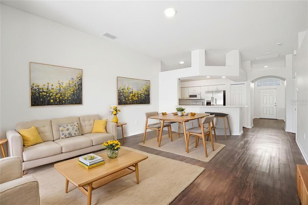 Activo con contrato: $374,900 (4 camas, 2 baños, 2060 Pies cuadrados)