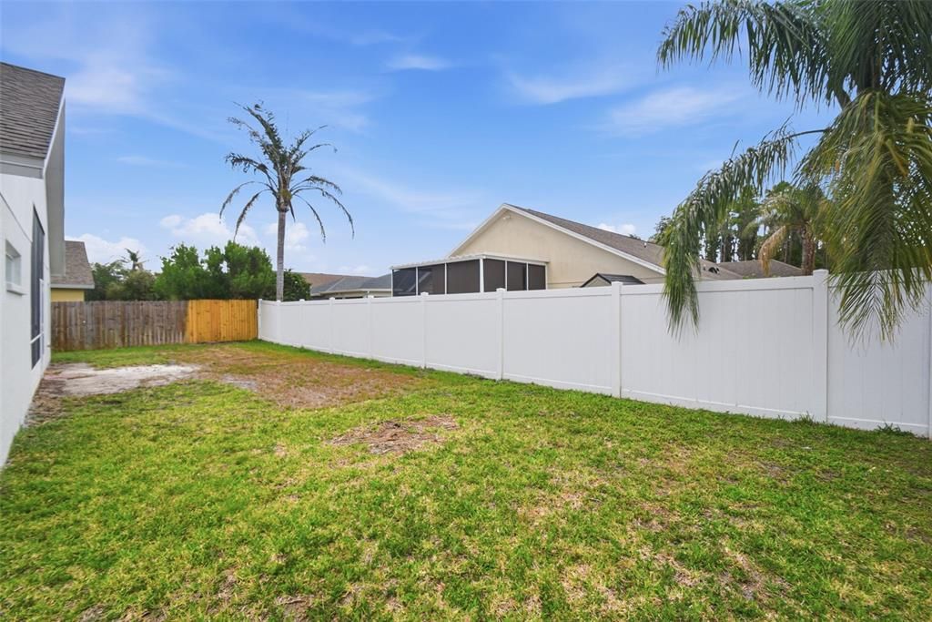 Activo con contrato: $374,900 (4 camas, 2 baños, 2060 Pies cuadrados)
