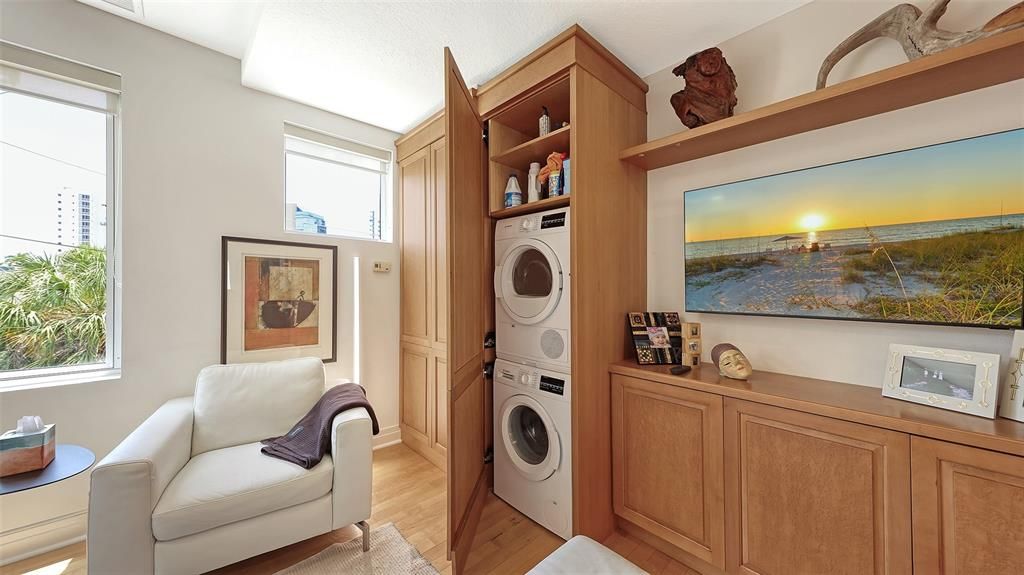For Rent: $4,800 (2 beds, 3 baths, 2093 Square Feet)