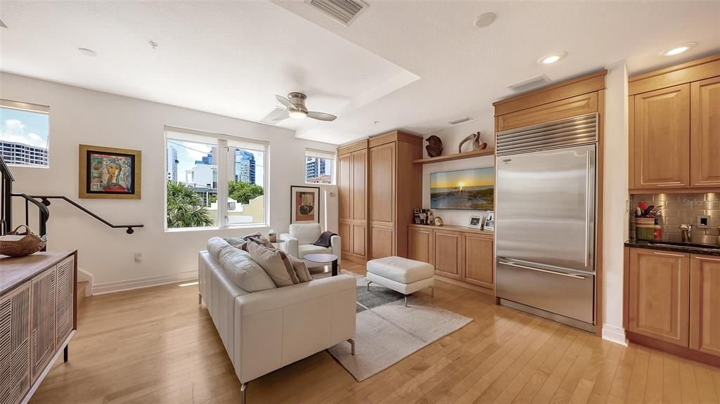 For Rent: $4,800 (2 beds, 3 baths, 2093 Square Feet)