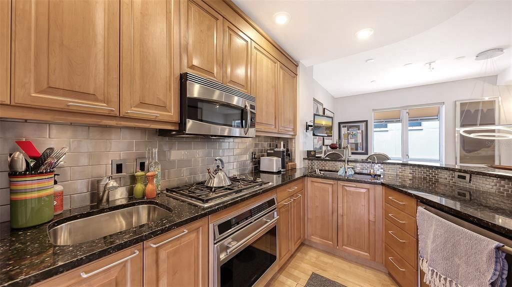 For Rent: $4,800 (2 beds, 3 baths, 2093 Square Feet)