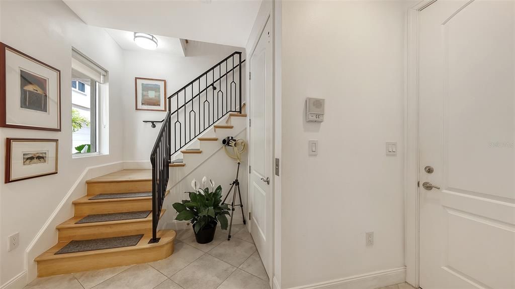For Rent: $4,800 (2 beds, 3 baths, 2093 Square Feet)