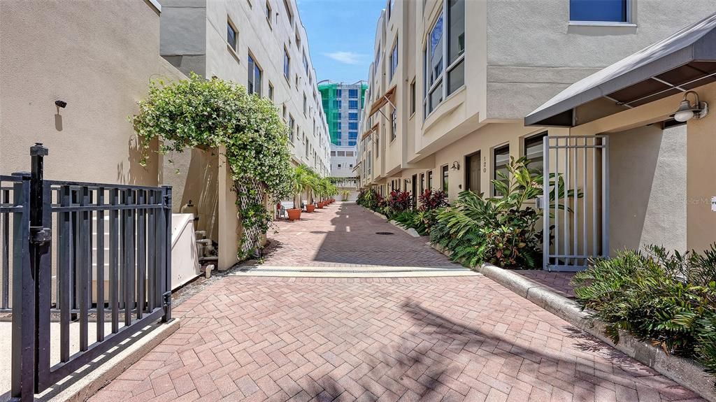 For Rent: $4,800 (2 beds, 3 baths, 2093 Square Feet)