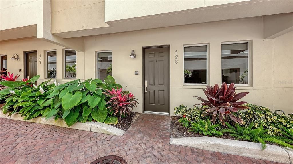 For Rent: $4,800 (2 beds, 3 baths, 2093 Square Feet)