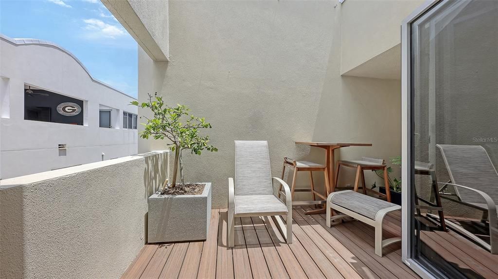 For Rent: $4,800 (2 beds, 3 baths, 2093 Square Feet)