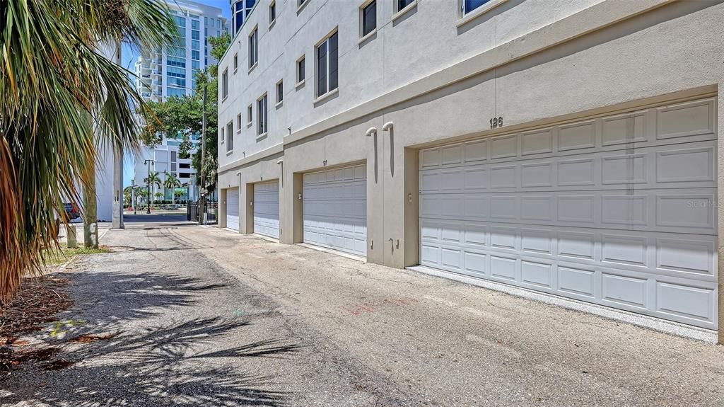 For Rent: $4,800 (2 beds, 3 baths, 2093 Square Feet)