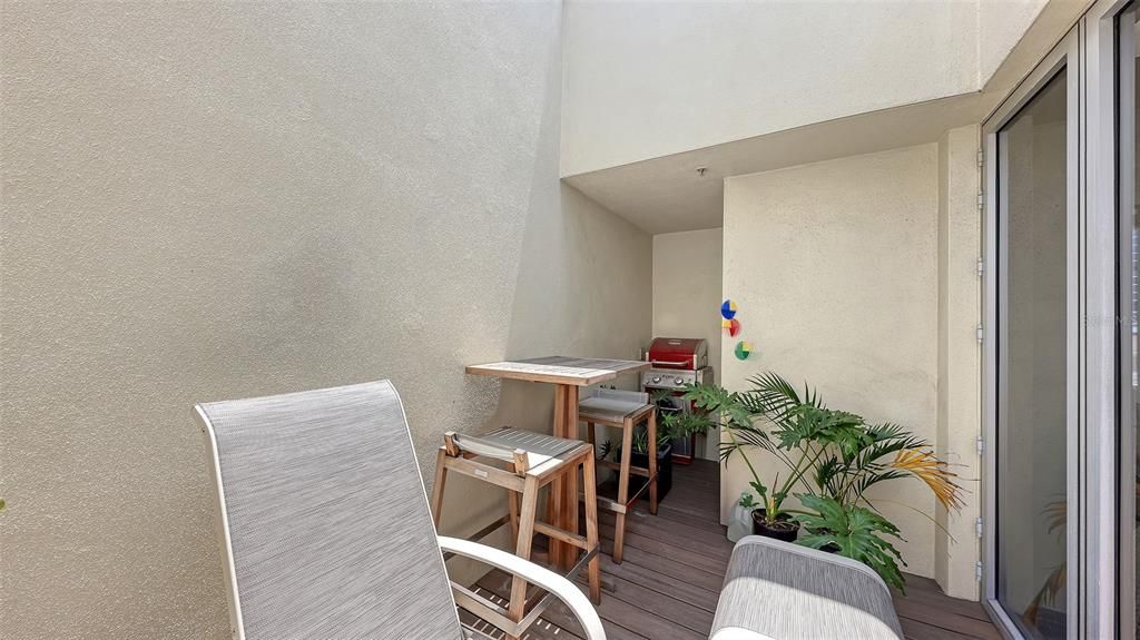 For Rent: $4,800 (2 beds, 3 baths, 2093 Square Feet)