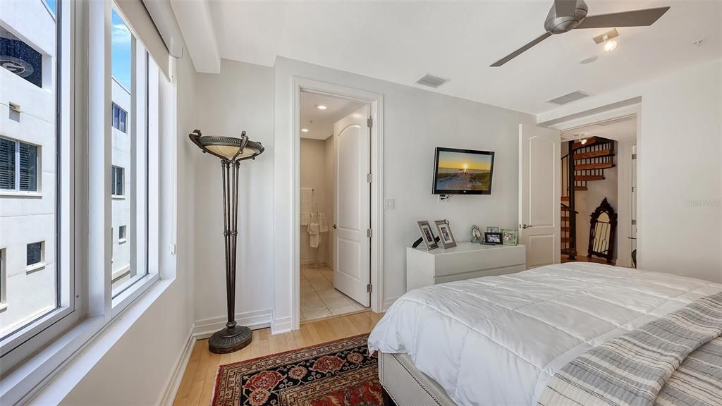 For Rent: $4,800 (2 beds, 3 baths, 2093 Square Feet)