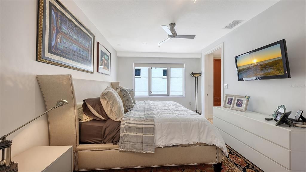 For Rent: $4,800 (2 beds, 3 baths, 2093 Square Feet)