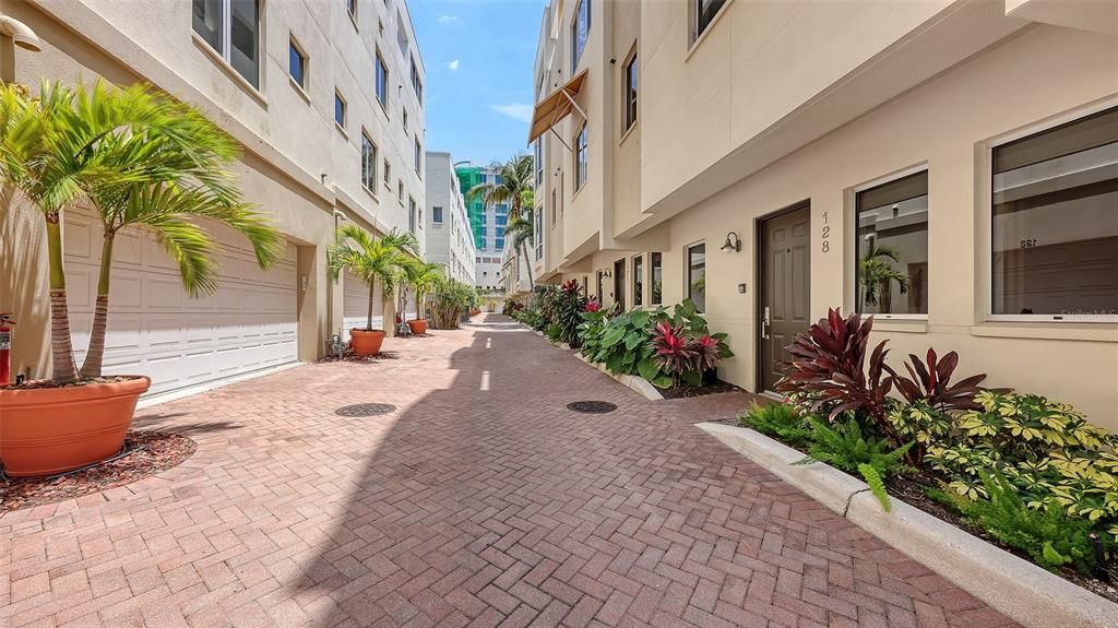 For Rent: $4,800 (2 beds, 3 baths, 2093 Square Feet)
