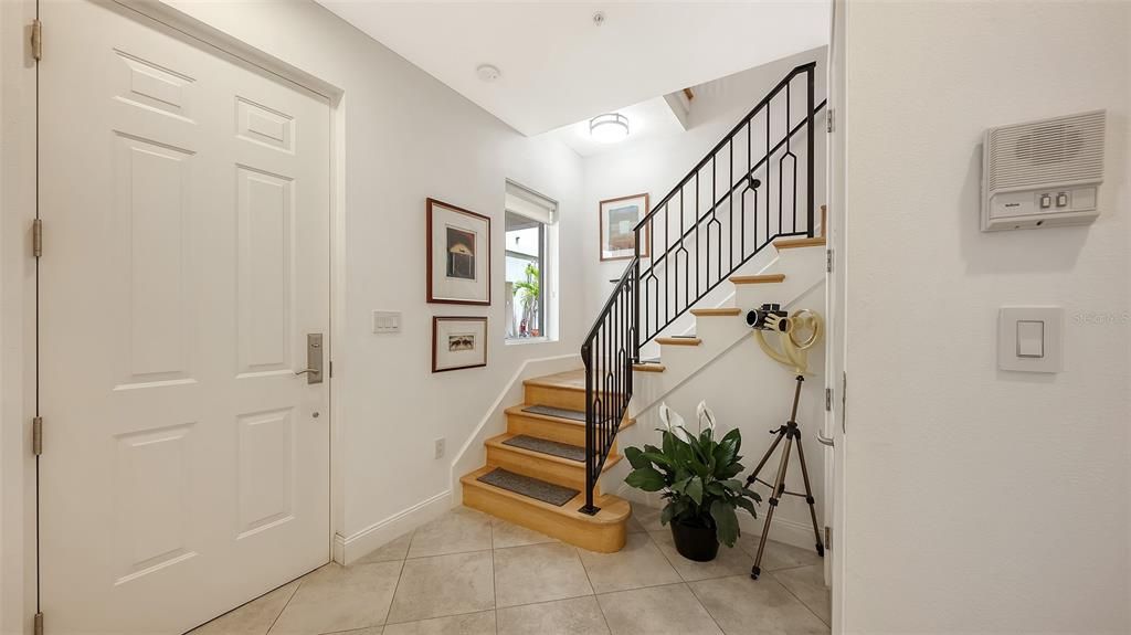 For Rent: $4,800 (2 beds, 3 baths, 2093 Square Feet)