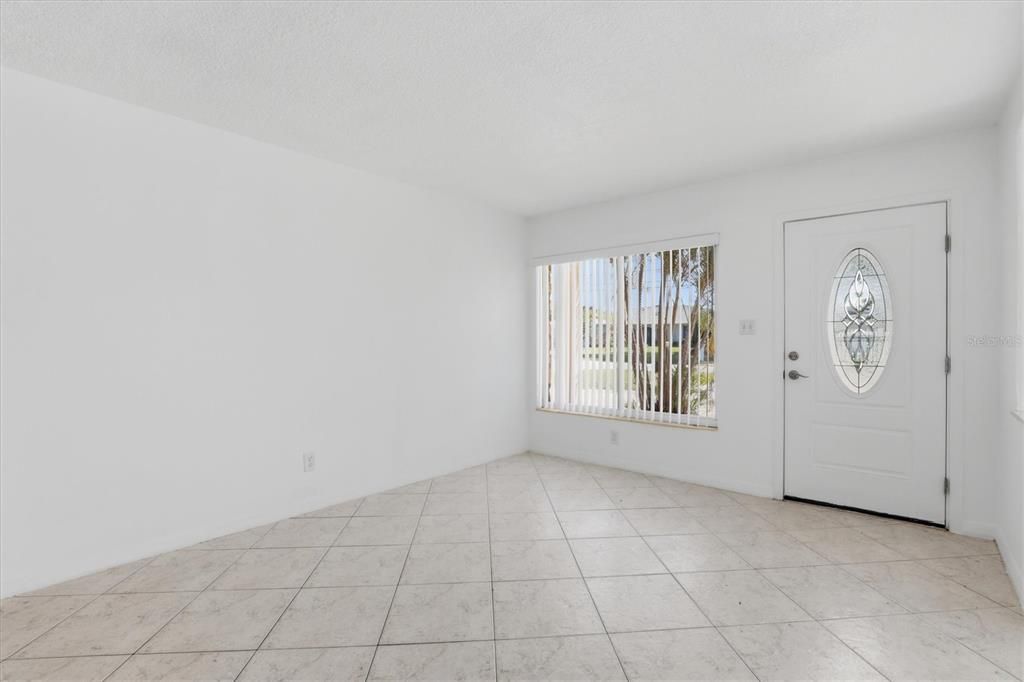 For Sale: $475,000 (3 beds, 2 baths, 1947 Square Feet)