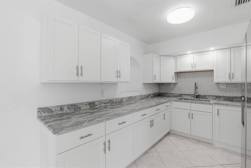 For Sale: $475,000 (3 beds, 2 baths, 1947 Square Feet)