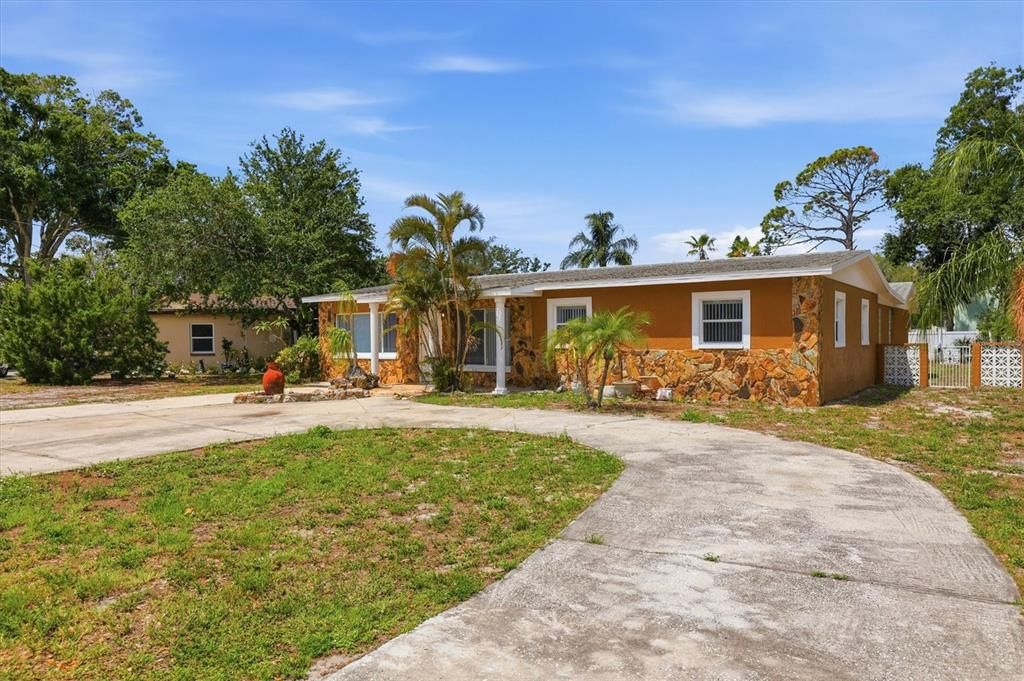 For Sale: $475,000 (3 beds, 2 baths, 1947 Square Feet)