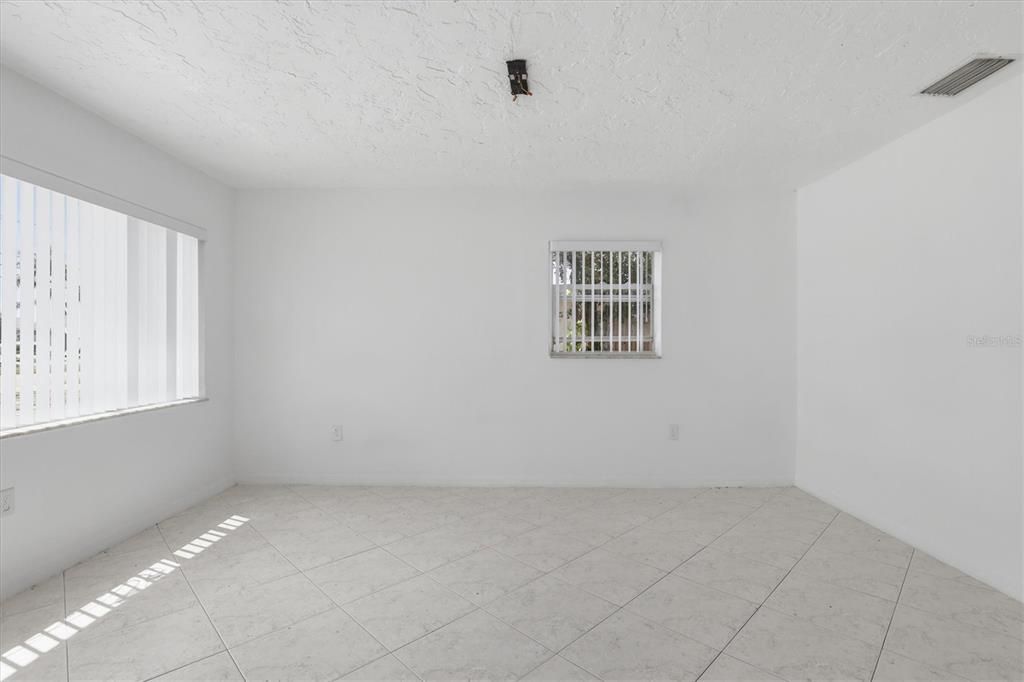 For Sale: $475,000 (3 beds, 2 baths, 1947 Square Feet)