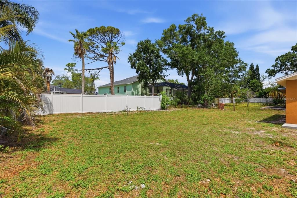 For Sale: $475,000 (3 beds, 2 baths, 1947 Square Feet)